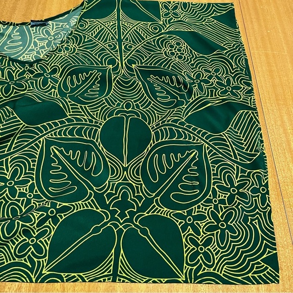 Authentic Manuhealii Caftan in bold green and yellow. Resort, cruise, tropical - Picture 8 of 8
